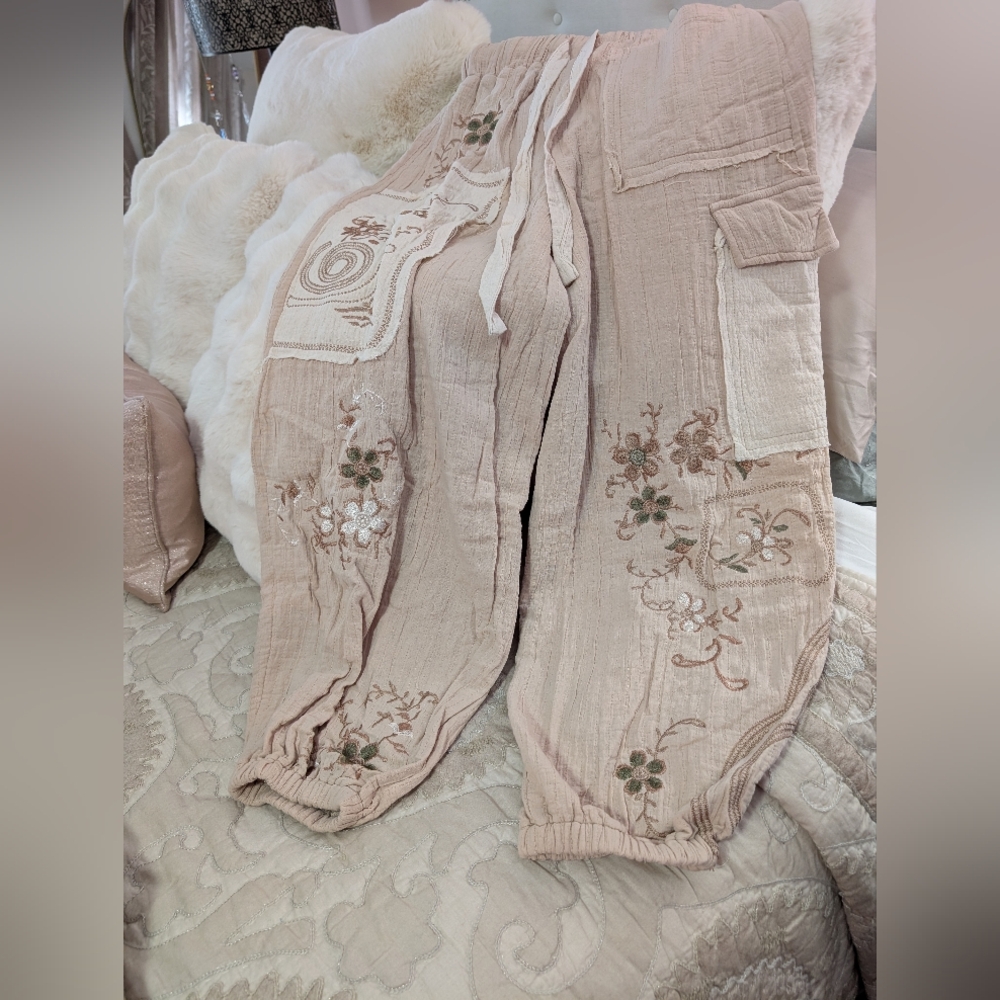096  POL "Brown-Eyed Daisy" Embroidered Wide-Leg Pants - Picture 6 of 6